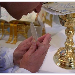 hostija oltar posveta